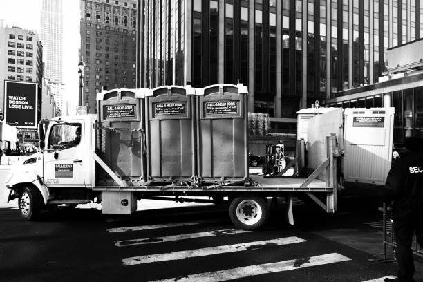 Best Portable restroom trailer rental  in St Louis, MO